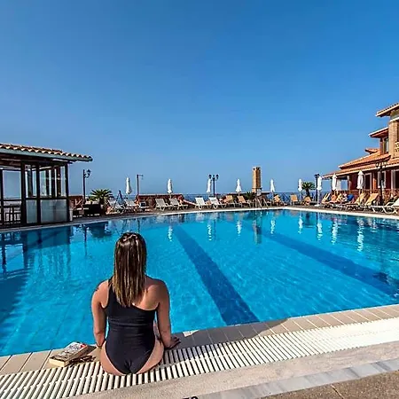 Sea View Village 4*